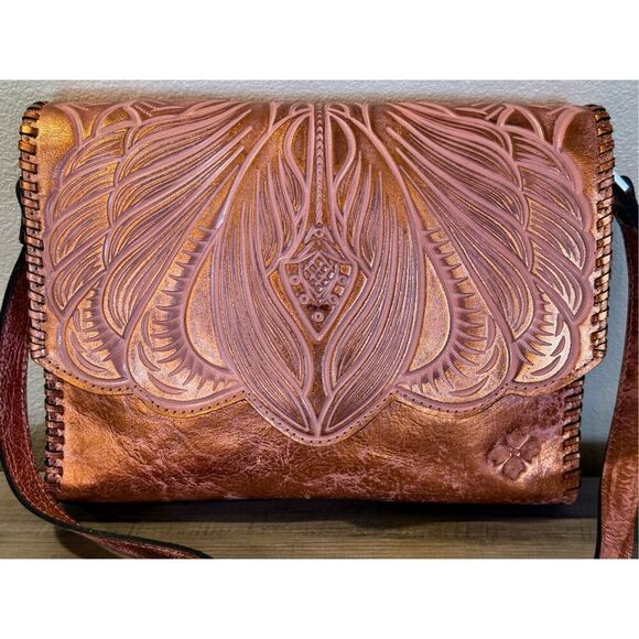 NWOT Patricia Nash 100% Leather Metallic Embossed Detailing Crossbody Purse - Picture 3 of 15
